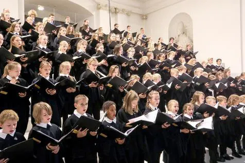 Según-las-cifras,-que-habían-sido-anticipadas-el-domingo,-los-religiosos-pedófilos-que-actuaron-en-estos-70-años-fueron-entre-2.