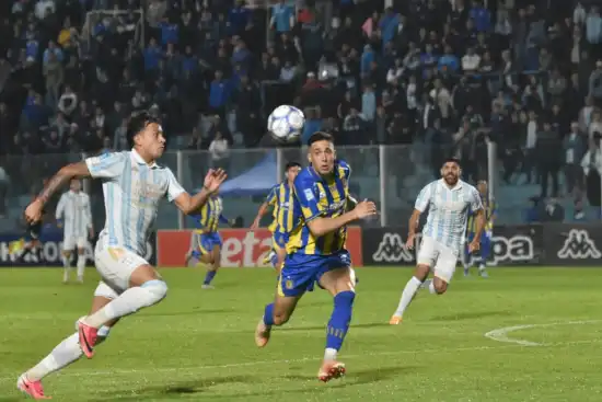 550x367_en-vivo-atletico-tucuman-perdia-dos-cinco-minutos-le-empato-rosario-central-1158496-204444