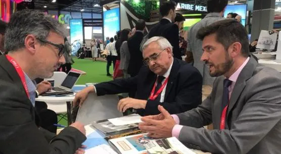 El-presidente-del-Ente-Autárquico-Tucumán-Turismo,-Sebastián-Giobellina,-en-el-FITUR-Madrid