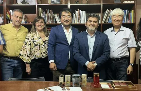 Humberto-Salazar-en-el-centro-de-la-imagen