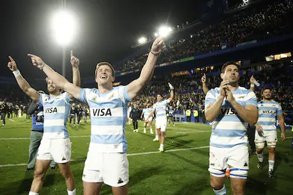 juan-cruz-mallia-y-delguy-celebran-el-triunfo-QT76GU7LVVD7TJT3Y5DTSBUS7E