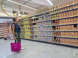 Locales-vacío-con-precios-altos-en-los-supermercados