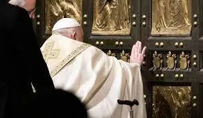 -El-Papa-Francisco-abre-la-Puerta-Santa,-se-inicia-el-Jubileo-