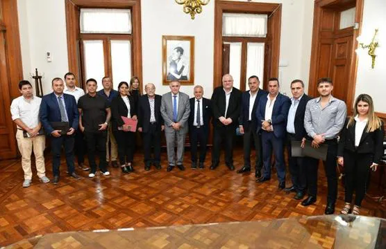 Jaldo-junto-a-supermercadistas