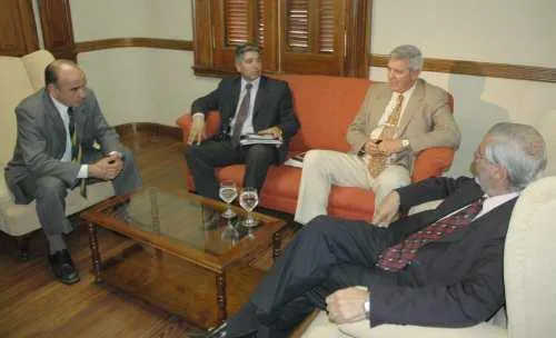 Ambos-ministros-dialogan-con-los-jefes-policiales-------