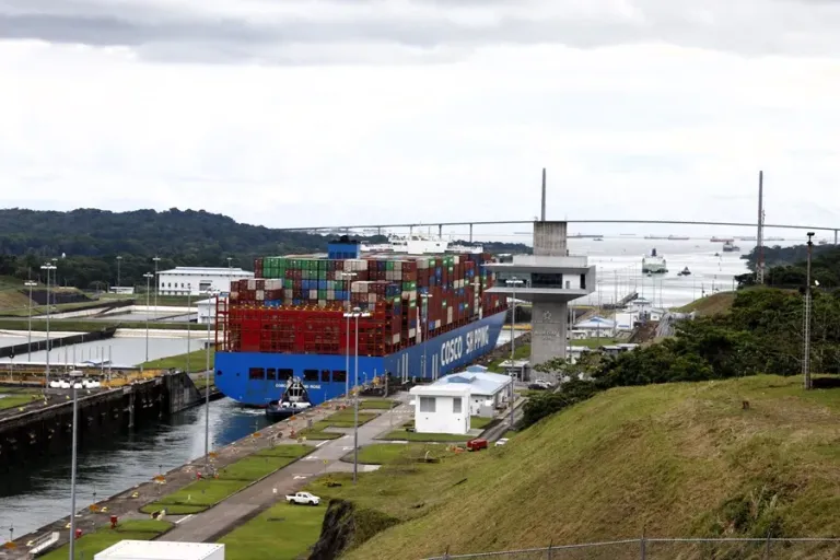 panamabarcoencanal
