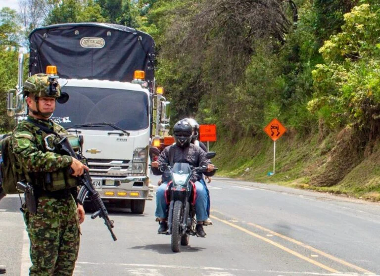despliegue-del-ejercito-colombiano-768x558