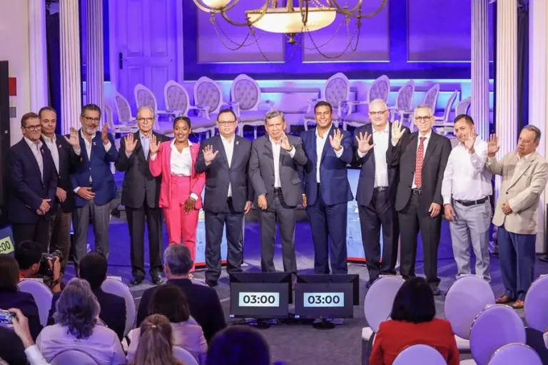 PERU-DEBATE-ELECCIONES