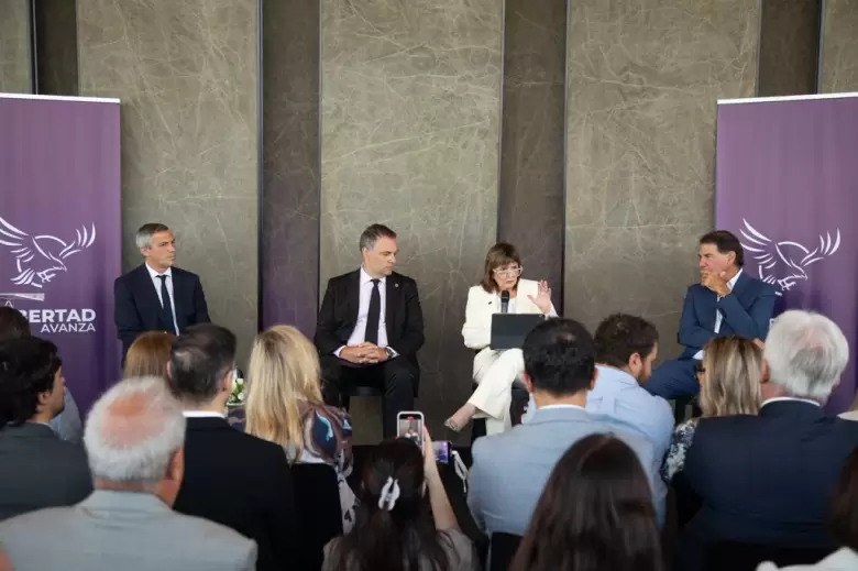 697bdd43dff7b__780x780