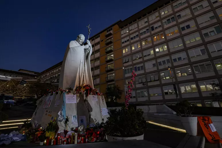 papafrancicohospitalgemelli