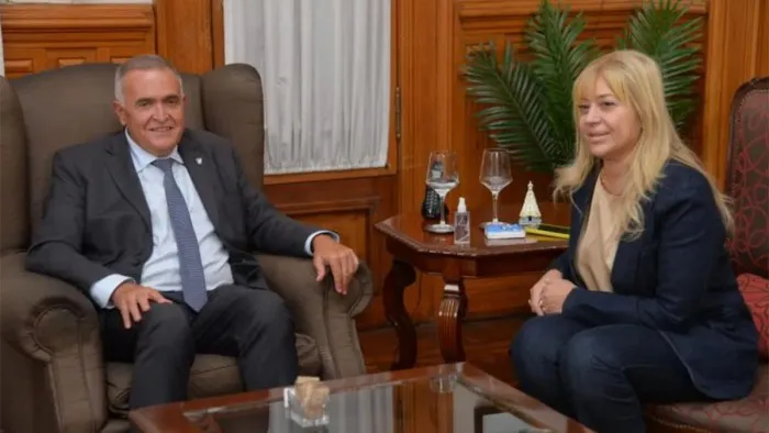 6818946bcd4b6_700_394!