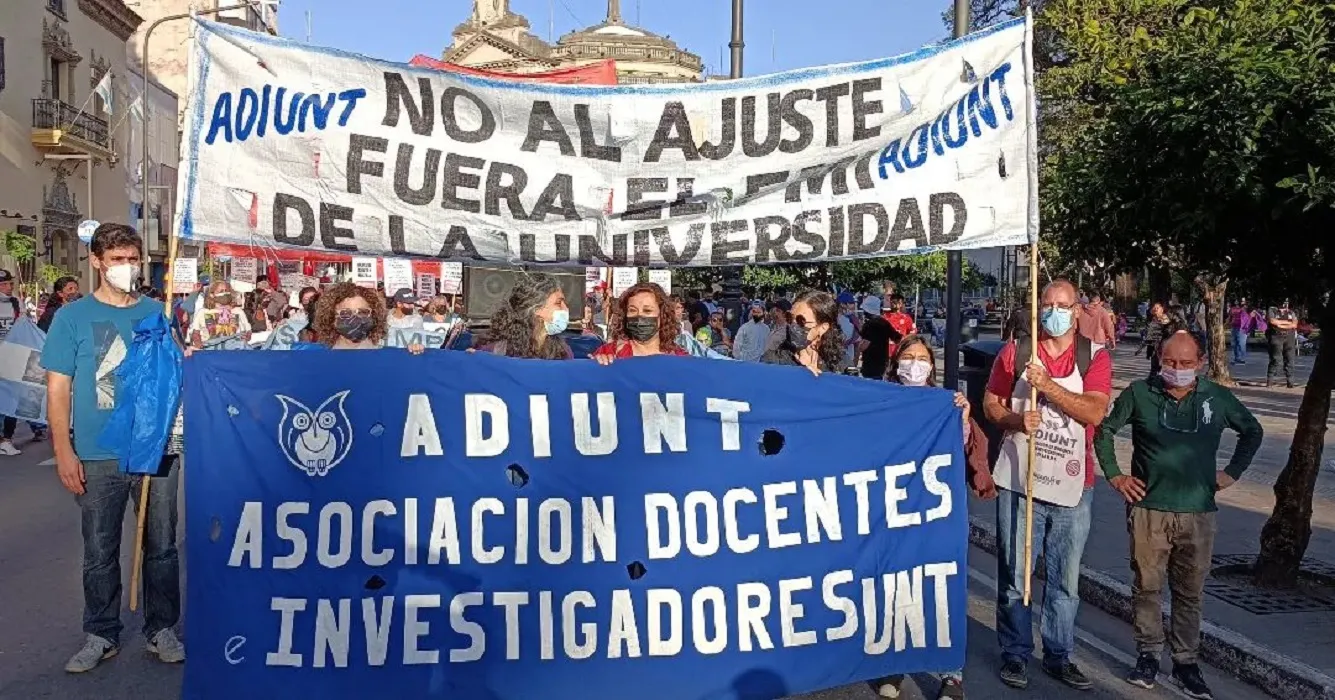6769-tucuman-parazo-de-adiunt
