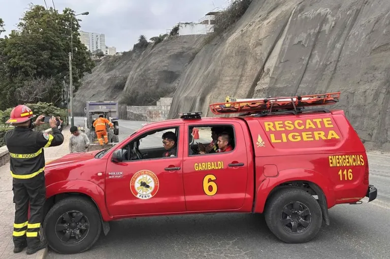 perubomberosrescateterremoto