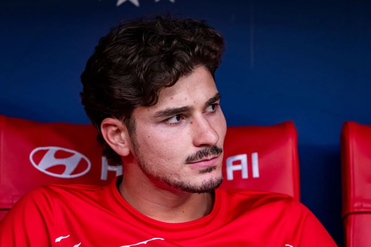 julian-alvarez-y-su-gesto-de-contrariedad-en-el-AFLXCRWXERD7BPHISPVGVMW6RE