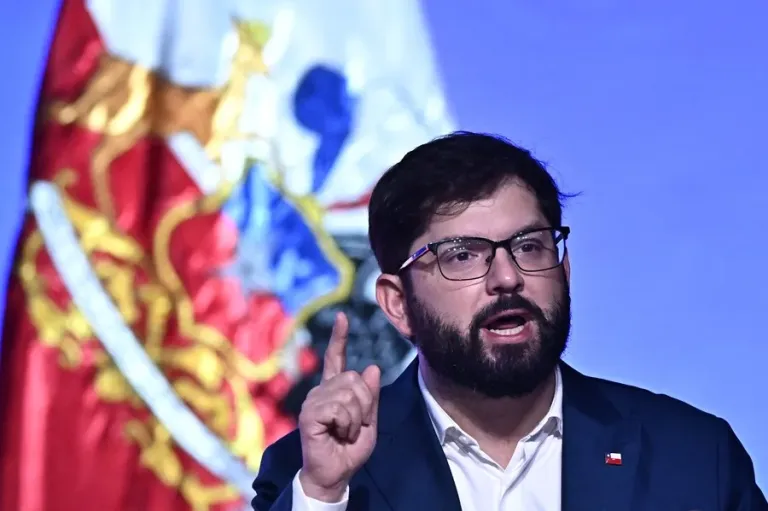 chileboriclevantadedo