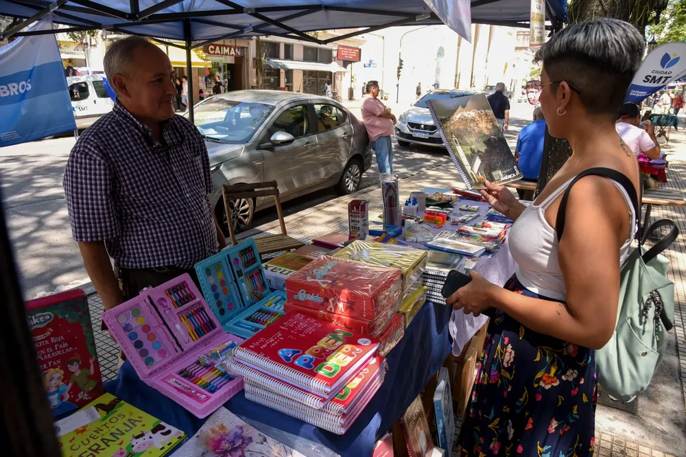 multimedia.grande.a8575dd3bd8ca51f.MjAyNSBtZXJjYWRvIGVuIHR1IGJhcnJpbyDDunRpbGVzX2dyYW5kZS53ZWJw