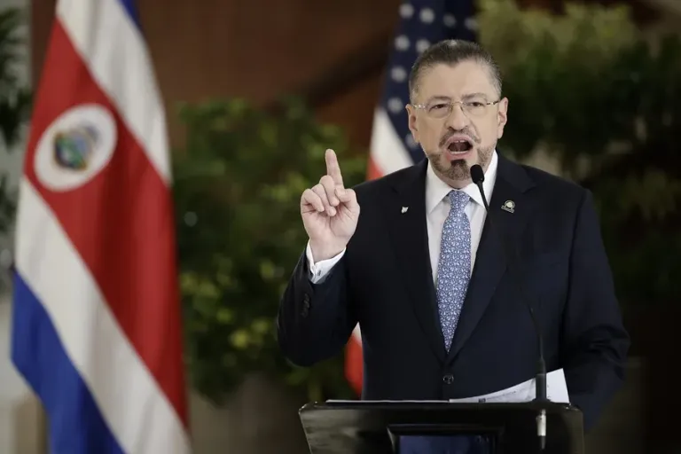costaricapresidentechaves