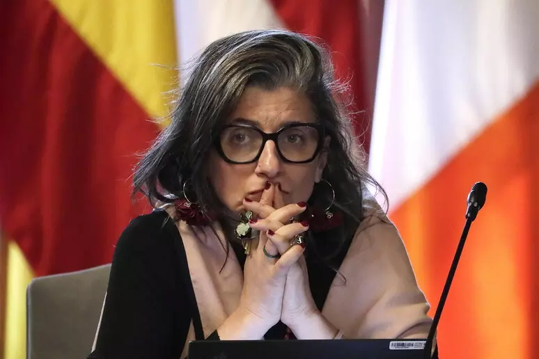 onurelatoraalbanese2