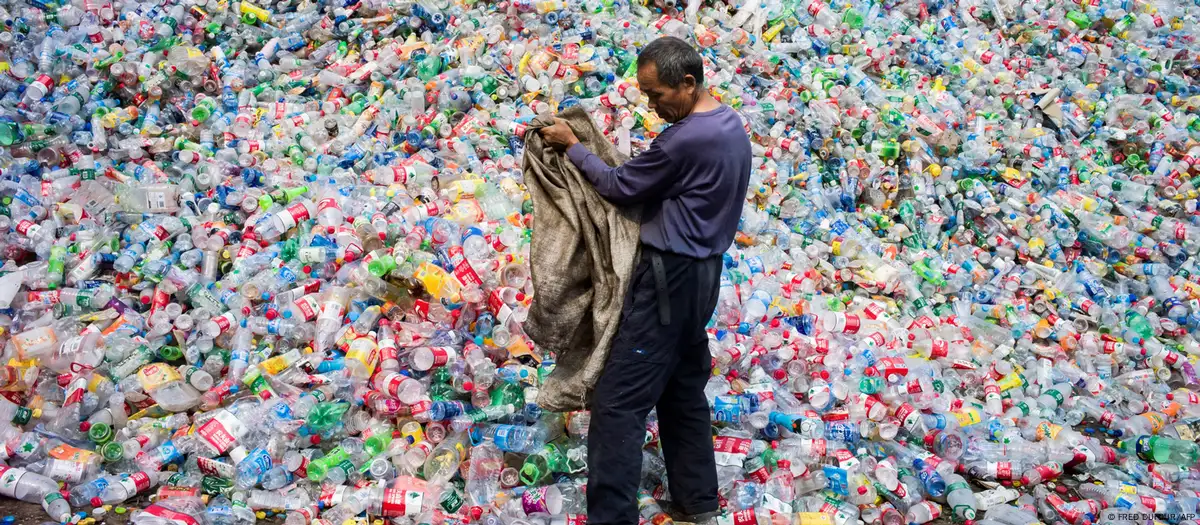 plasticosbotellasamontonadas