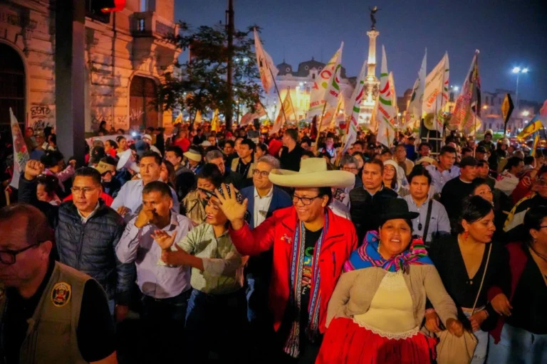 peru-marcha-juntos-por-el-peru-elecciones-presidenciales-1-768x512.jpg